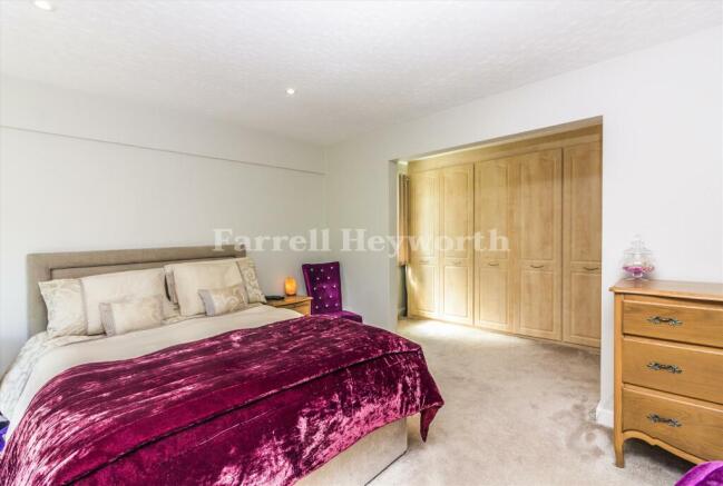 Bedroom 1 image 2
