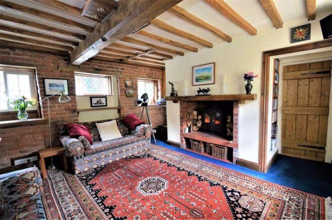 CHARMING LOUNGE