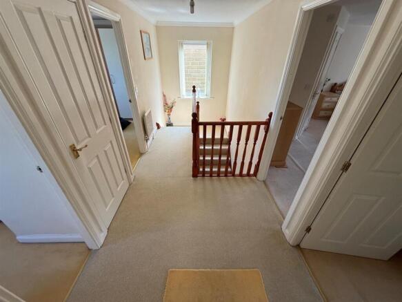 4 bed Detached for sale Image 12