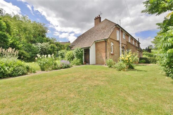 FRONT/SIDE GARDEN & 