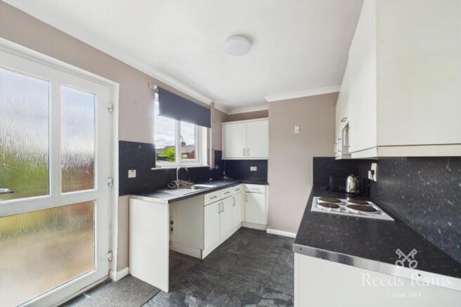 2 bed Semi-Detached for sale Image 6