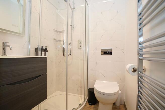 Lake View Shower Room