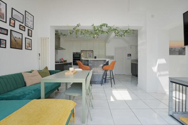 4 bed Semi-Detached for sale Image 7