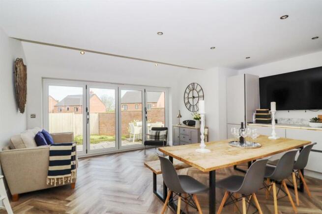 OPEN PLAN LIVING KITCHEN FAMILY ROOM