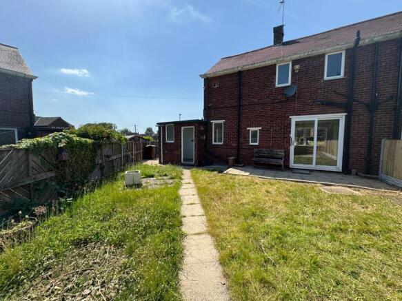 2 bed Semi-Detached to rent Image 12