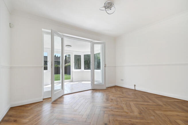 4 bed Detached to rent Image 9