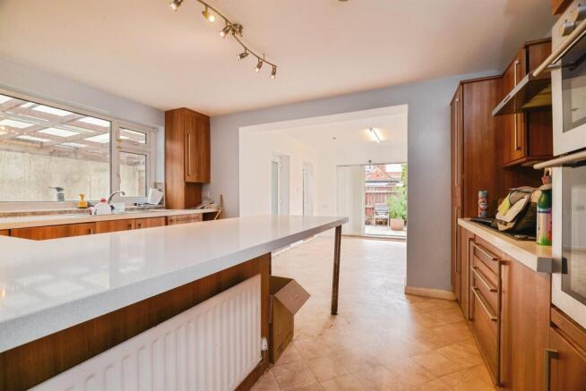 3 bed Semi-Detached Bungalow for sale Image 5
