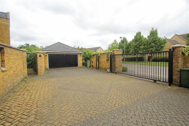 DOUBLE GARAGE