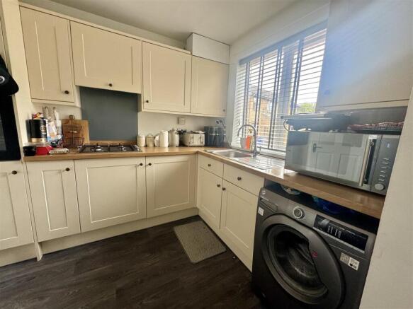 3 bed House to rent Image 4