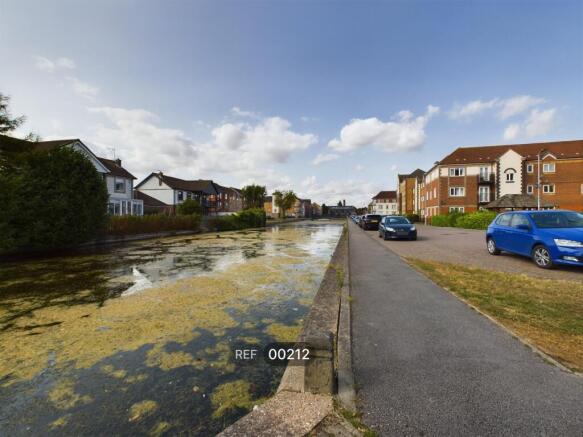 2 bed Apartment to rent Image 11