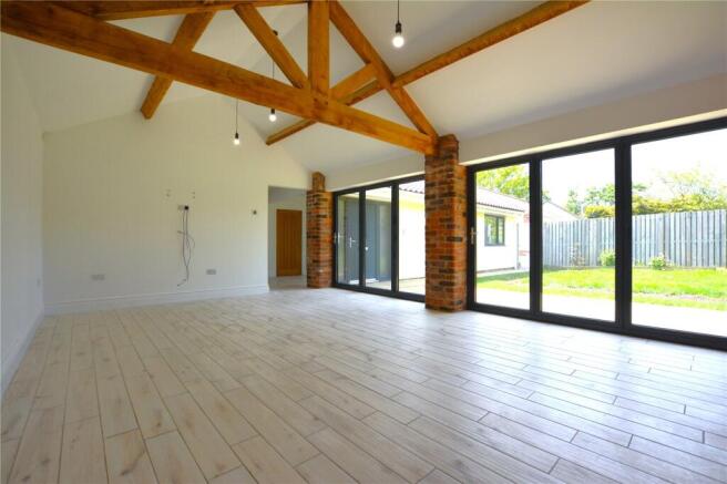 4 bed Bungalow to rent Image 4
