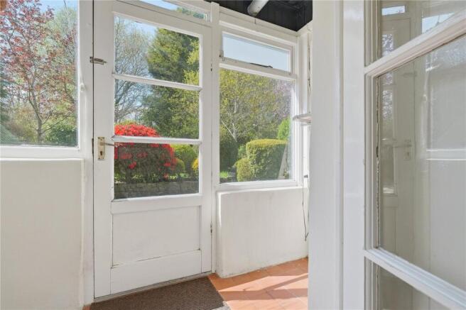 4 bed Semi-Detached to rent Image 9