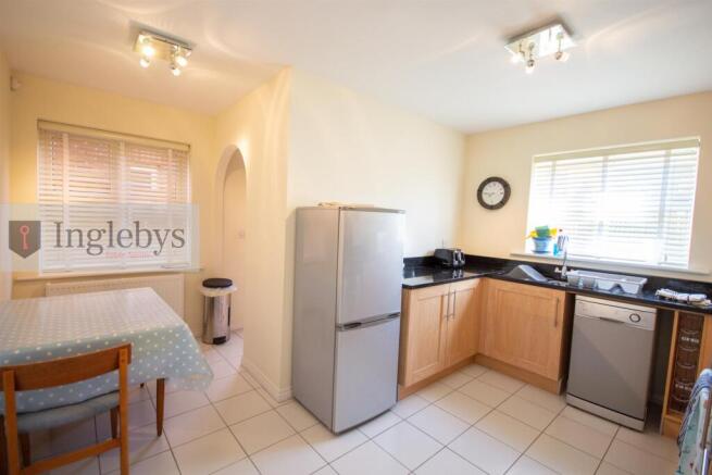 4 bed Detached for sale Image 8