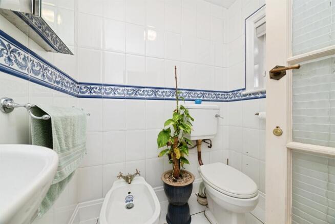 4 bed Detached for sale Image 11