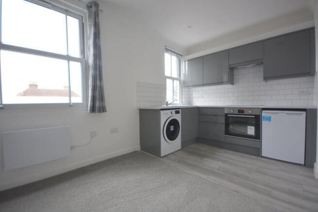 1 Bed Unfurnished Flat