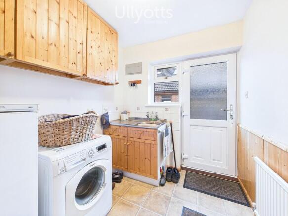 4 bed Detached for sale Image 11