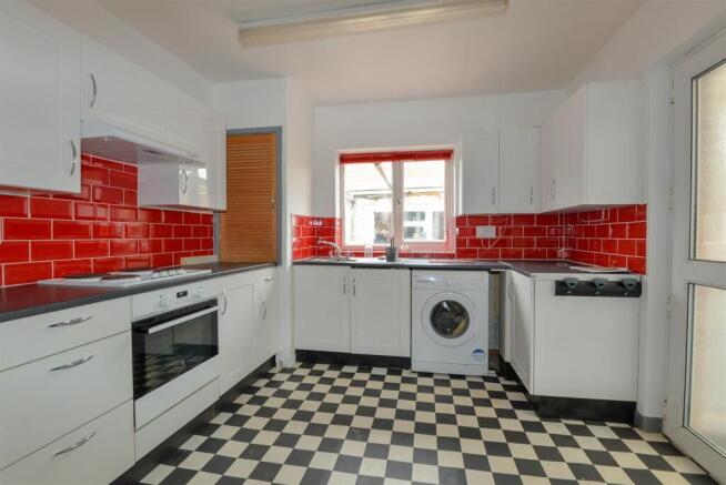 Kitchen 1.jpg