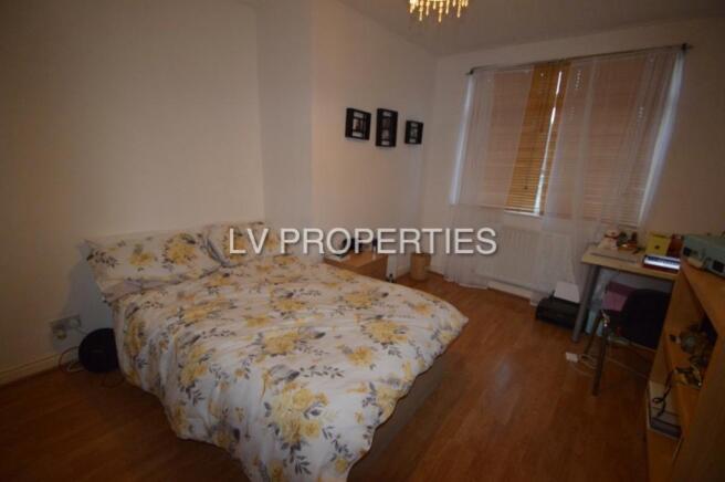 4 bed Flat to rent Image 6