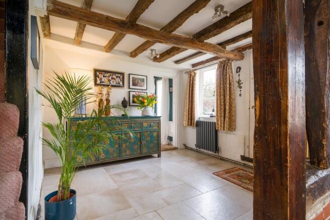 1440px_Amberley -...