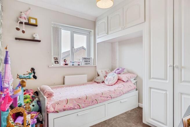 3 bed Semi-Detached for sale Image 8