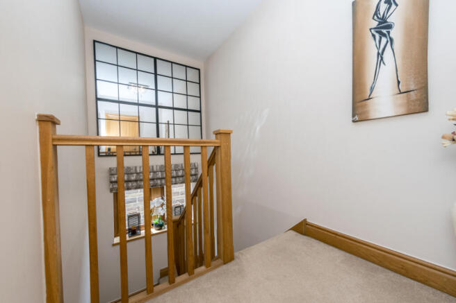 5 bed Detached for sale Image 11