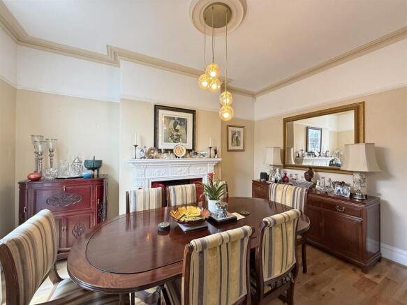 Burleigh Park Road 22 - Dining.jpg