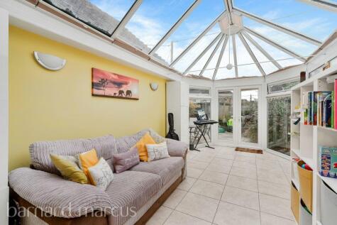 Warwick Close, Holmwood, DORKING