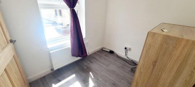 3 bed Terraced to rent Image 6