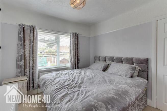 MASTER BEDROOM: