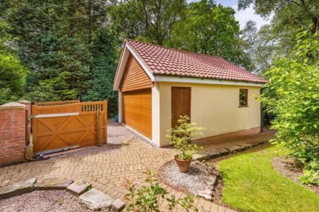 Garage & Driveway