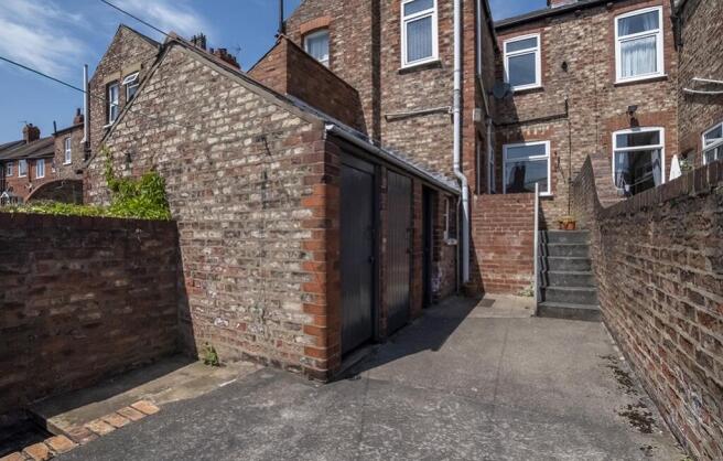 2 bed Terraced to rent Image 12
