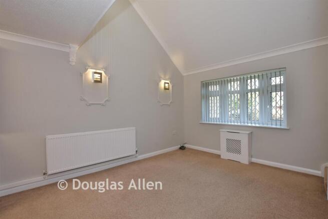 Lounge/Dining Area