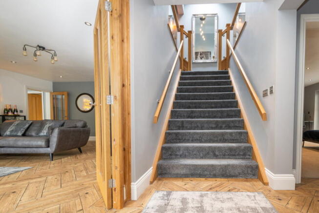 5 bed Detached for sale Image 5