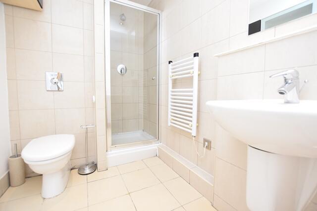 2 bed Apartment to rent Image 8