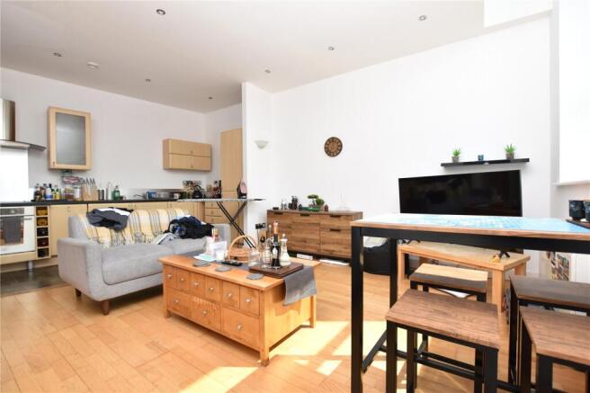 2 bed Apartment for sale Image 4