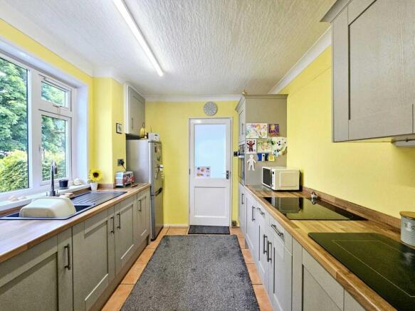 3 bed Semi-Detached for sale Image 6