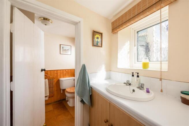 5 bed House for sale Image 11