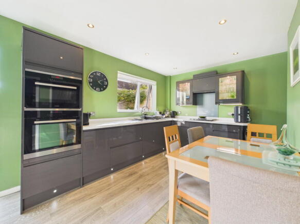 Chineway Gardens, Ottery St. Mary, EX11 1JQ photo 4