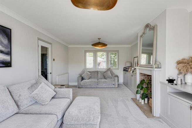 5 bed Detached for sale Image 9