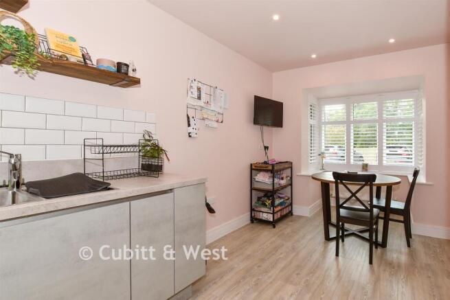 Kitchen/ Breakfast Room