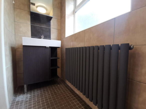 1 bed House Share to rent Image 6