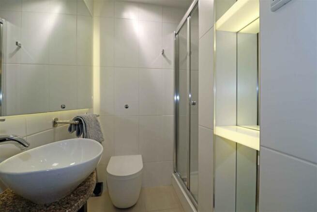 ensuite.JPG