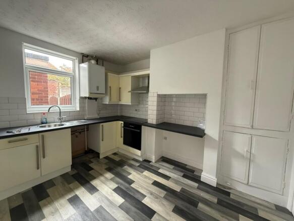 2 bed House to rent Image 5