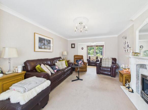 4 bed Detached for sale Image 8