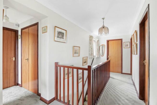 4 Manor Court - Landing.jpg