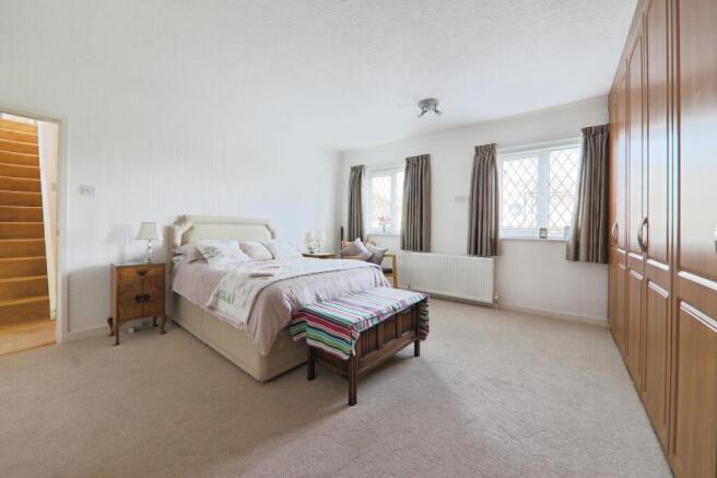 6 bed Detached for sale Image 11