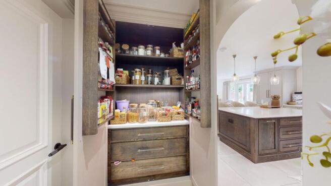6 bed Detached for sale Image 10
