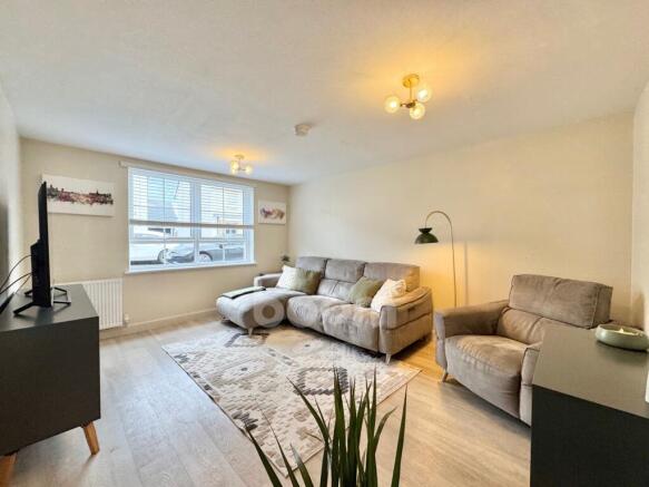 Fairlie Road, Brookfield lounge