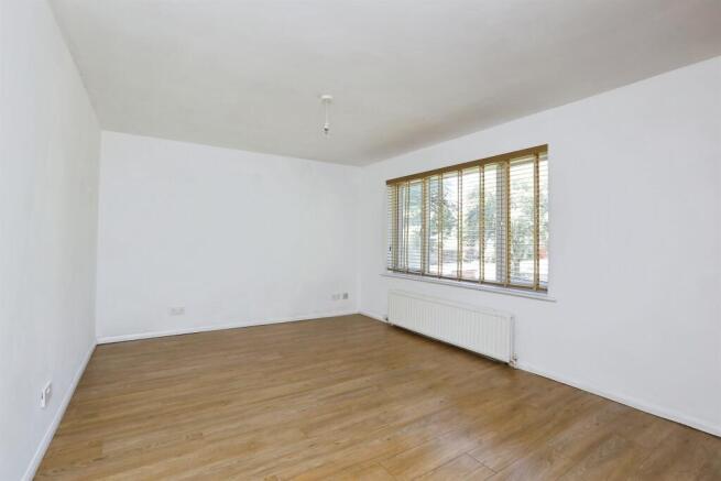 2 bed Ground Flat for sale Image 6