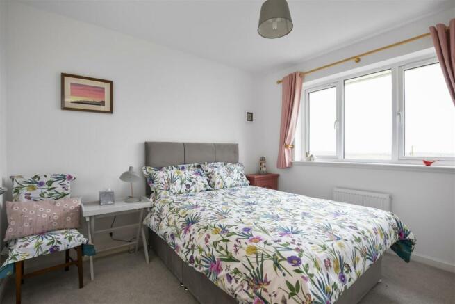 32 Wallace Crescent 18.jpg